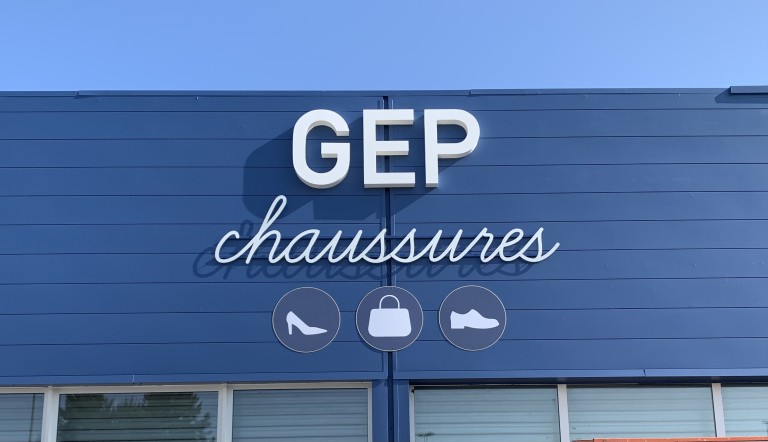 Pourquoi les enseignes sur-mesure sont essentielles pour votre commerce à Marmande, Casteljaloux et Miramont-de-Guyenne ?